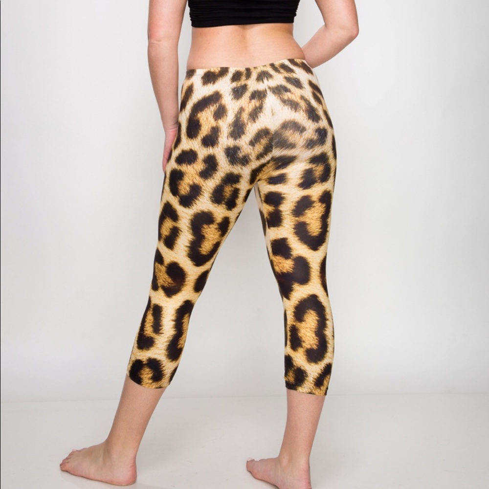 πSALEπ Animal Print Capri - Picture 4 of 8